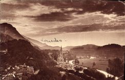 CPA Lourdes H P la Basilique vue du chateau 