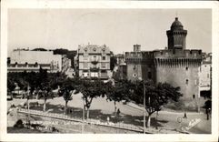 CPA Perpignan le Castelet et Place de la Victoire 