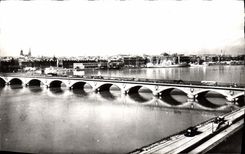 CPA Bordeaux le Pont de Pierre et vue generale du Port 