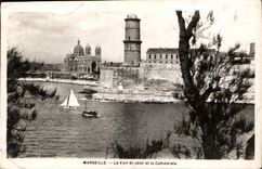 CPA Marseille le Fort St Jean et la Cathedrale 