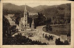 CPA Lourdes vue Plongeante sur la Basilique et la Vallee du Gave 