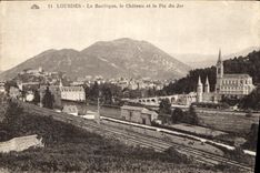 CPA Lourdes la Basilique le Chateau et le Pic du Jer 