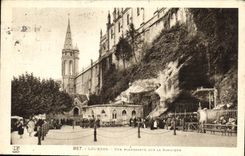 CPA Lourdes vue Plongeante sur la Basilique 