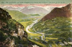 CPA Lourdes la Vallee d'Argeles et la Chaine des Pyrenees vue prise du Pic du Jer 