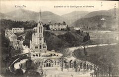 CPA Lourdes Ensemble de la Basilique et du Rosaire 