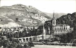 CPA Lourdes la Basilique et le Pic du Jer 