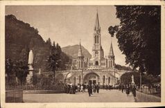 CPA Lourdes la Basilique et la Vierge Couronnee 
