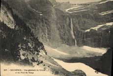 CPA Les pyrenees Gavarnie vue generale du Cirque et du Pont de Neige 