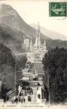 CPA Lourdes l'Esplanade et la Basilique 