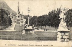 CPA Lourdes Saint Michel le Calvaire Breton et la Basilique 