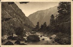 CPA La Douce France Les Pyrenees Le Gave sur la Route du Pont d'Espagne 