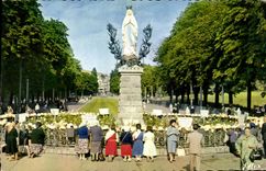 CPA Lourdes La Vierge Couronnee 