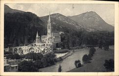 CPA Lourdes La Basilique et le Gave 