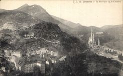CPA Lourdes La Basilique et le Calvaire 