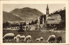 CPA Lourdes La Basilique et le Pic du Jer 
