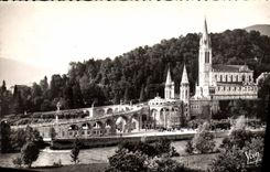 CPA Lourdes La Basilique et le Calvaire 
