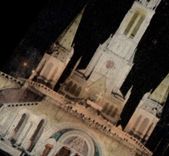 CPA Lourdes La Basilique et la Vierge couronne illuminees 