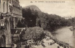 CPA Lourdes vue vers les Piscines et la Grotte 