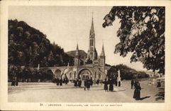 CPA Lourdes L'Esplanade les Rampes et la Basilique 