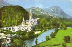 CPA Lourdes La Basilique et le Gave 