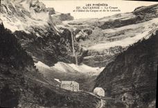 CPA Les Pyrenees Gavarnie Le Corque et l'Hotel du Cirque et de la Cascade 