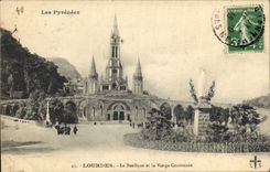 CPA Les Pyrenees Lourdes La Basilique et la VIerge Couronnee 