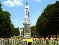 CPA Lourdes La Vierge Couronne 