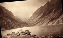 CPA Cauterets Le lac de Gaube et son deversoir Au fond le Vignemale