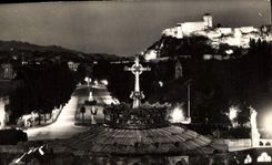 CPA Lourdes H P L'Esplanade et le Chateau Fort 