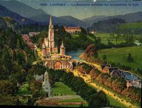 CPA Lourdes La Basilique pendant les processions la nuit 