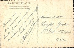 CPA La Douce France Lourdes Hautes Pyrenees La Basilique et le Gave de Pau 