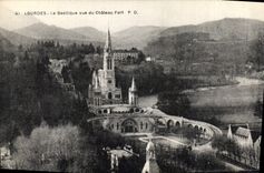 CPA Lourdes La Basilique vue du Chateau Fort 