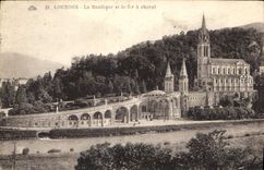 CPA Lourdes La Basilique et le fer a cheval 