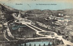 CPA Lourdes Vue panoramique de la Basilique 