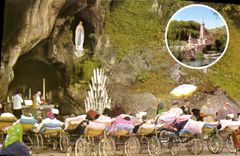 CPA Lourdes Les malades devant la Grotte 