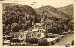 CPA Lourdes Vue sur le Gave et la Basilique 
