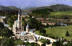 CPA Lourdes La Basilique vue du Chateau Fort 