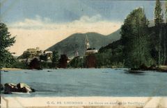 CPA Lourdes Le Gave en aval de la Basilique 