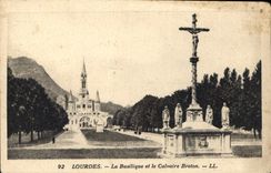 CPA Lourdes La Basilique et le Colvaire Breton 