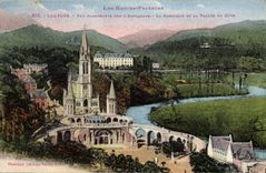 CPA Les Hautes Pyrenees Lourdes La Basilique et la Valle du Gave 