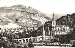 CPA Lourdes La Basilique et le Pic du Jer 