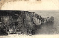 CPA Etretat les Falaises et la Porte d'Amont 