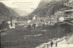REPRO Les Pyrenees Artistique Environs d'Ax les Thermes Vallee de l'Oriege vue generale du Village d
