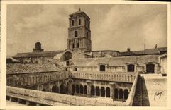CPA Arles Bouches du Rhone Cloitre de St Trophime et Clocher de la Cathedrale 
