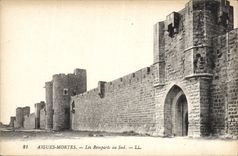 CPA Aigues Mortes les Remparts au Sud 