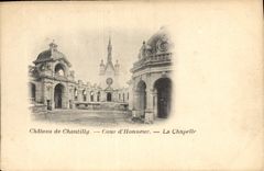 CPA Chateau de Chantilly Cour d'Honneur la Chapelle 
