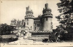 CPA Pierrefonds Le Chateau la facade et l'Entree 