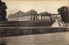 CPA Chateau de Chantilly La Porte Saint Denis et les Ecuries 