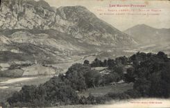 CPA Les Hautes Pyrenees Vallee d'Argeles Tour de Vidalos et village d'Agos Direction de Lourdes