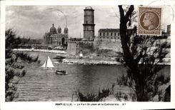 CPA Marseille Le Fort St Jean et la Cathedrale 
